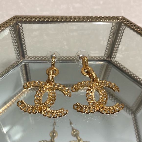 🚫SOLD🚫2020 XL Chanel Chain CC Logo Drop Earrings - Picture 3 of 9